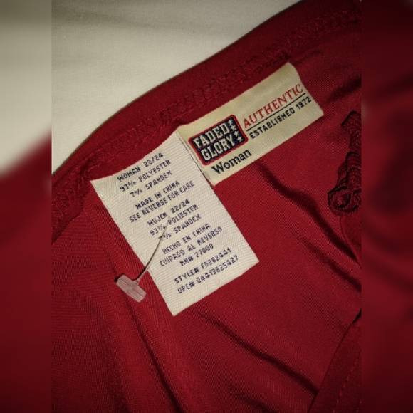 Faded Glory woman 22/24 v-neeck red blouse. - Picture 3 of 6